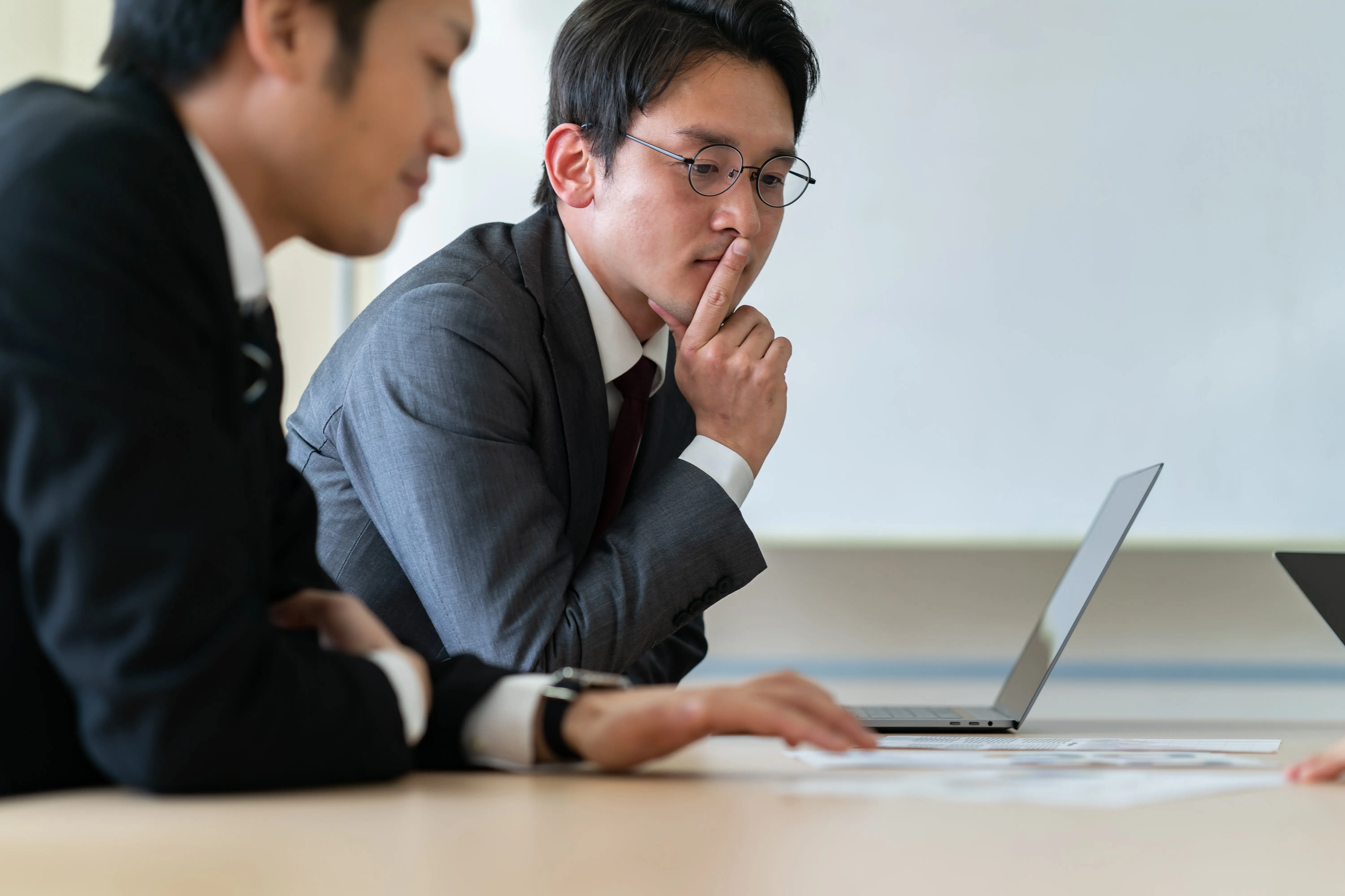 評価者の評価が揃わない原因とは?人事が知っておきたい9つの対策